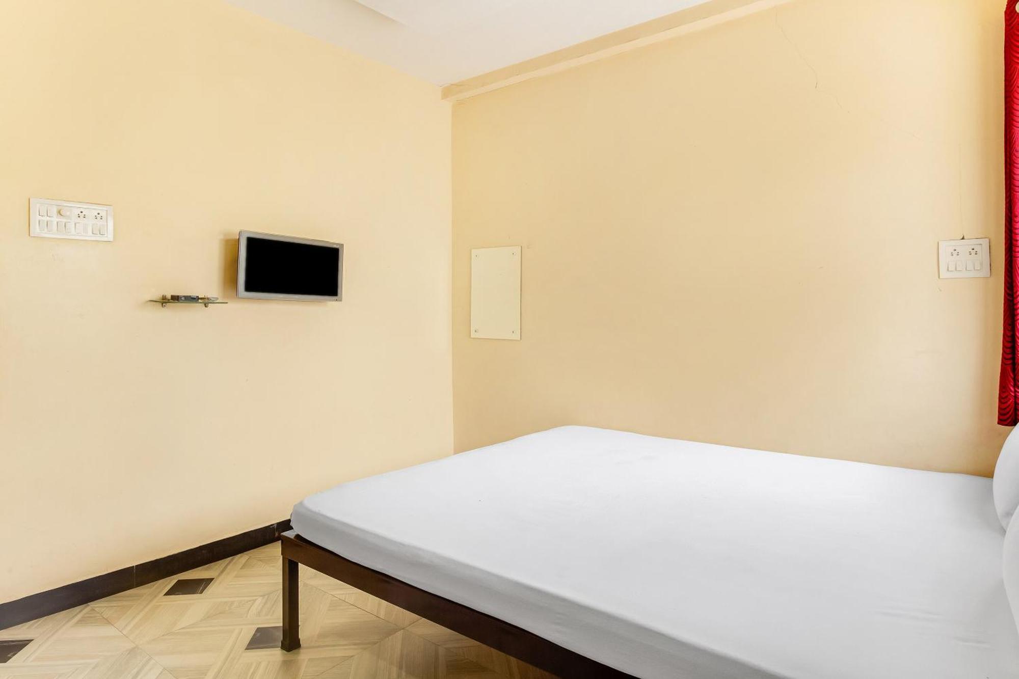 Hotel Spot On Harihar Lodging And Yatri Niwas Kolhapur Exterior foto