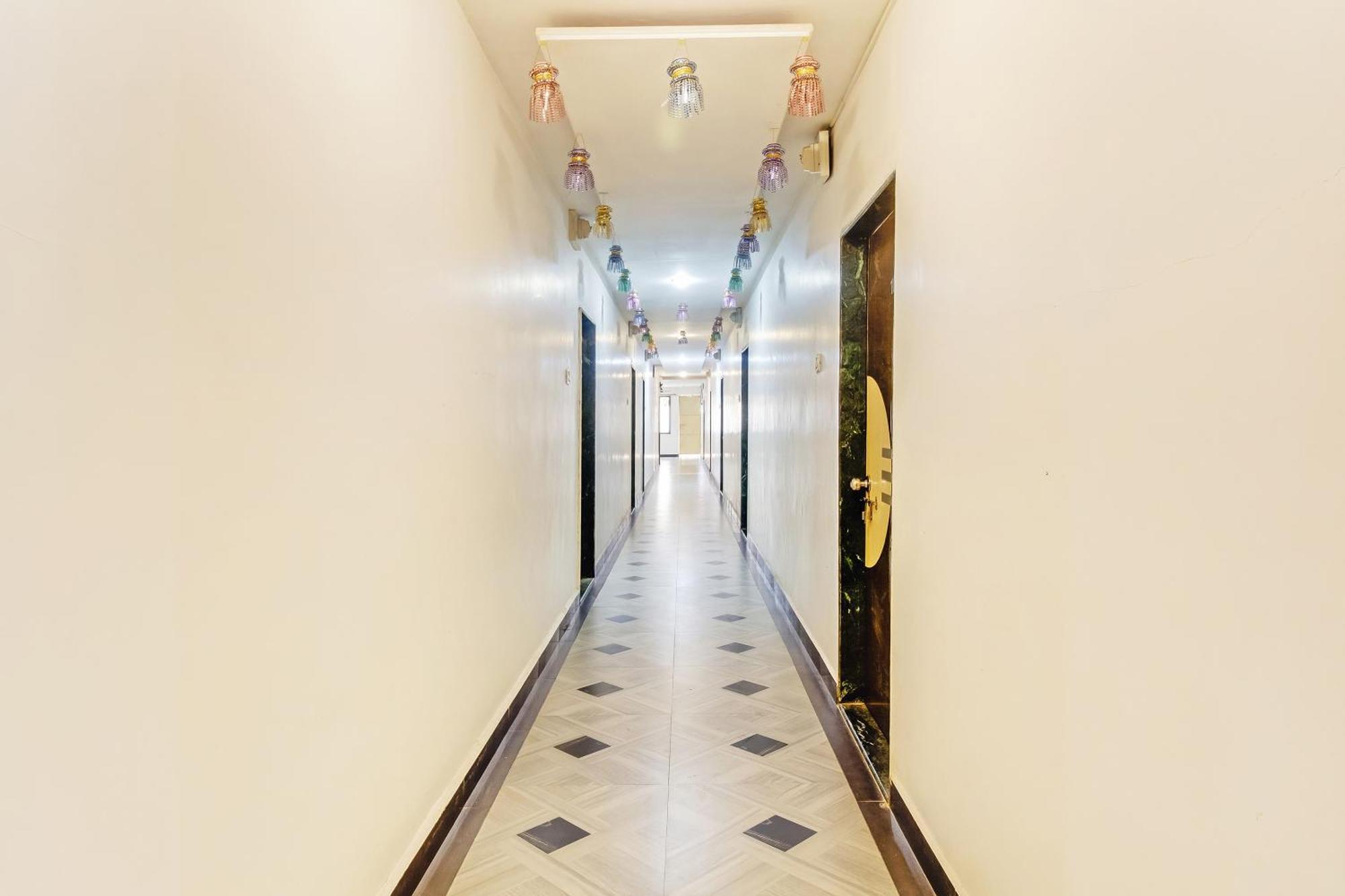 Hotel Spot On Harihar Lodging And Yatri Niwas Kolhapur Exterior foto