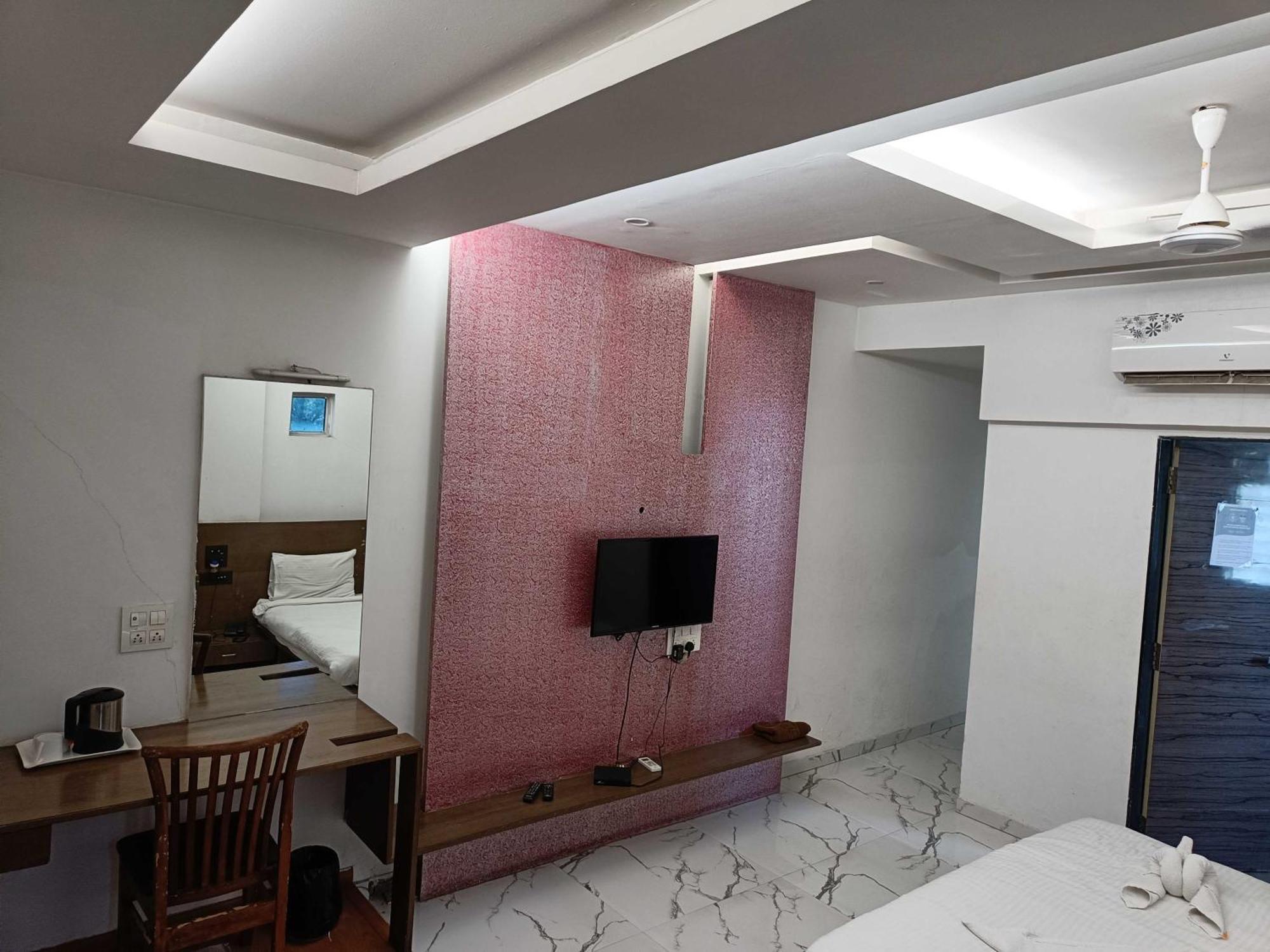 Hotel Spot On Harihar Lodging And Yatri Niwas Kolhapur Exterior foto