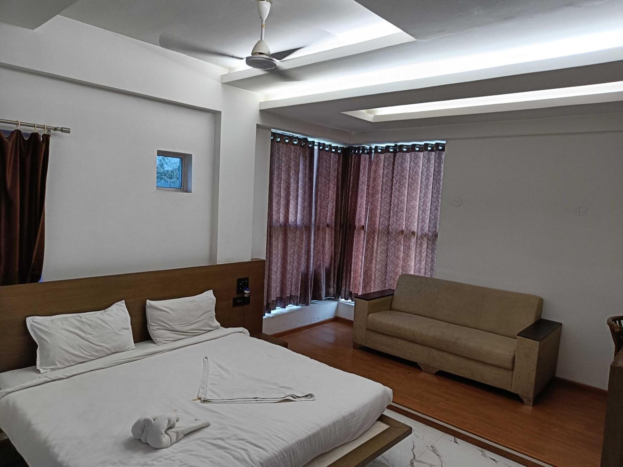 Hotel Spot On Harihar Lodging And Yatri Niwas Kolhapur Exterior foto